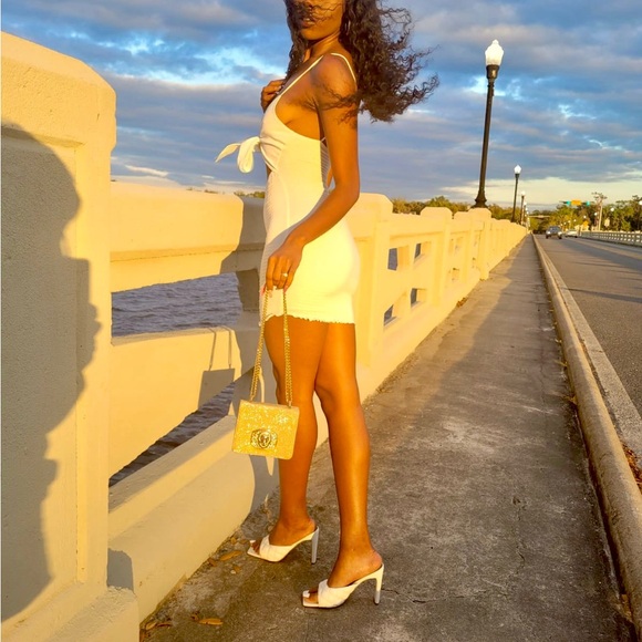 ‼️ $6.25 when you bundle 4 dresses for $25 ‼️🛑☄️White Mini Dress 🤍 - Picture 2 of 5